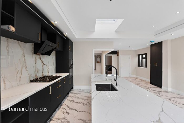 5 Bedroom Detached House For Sale In Feltham Hill Road, Ashford, TW15