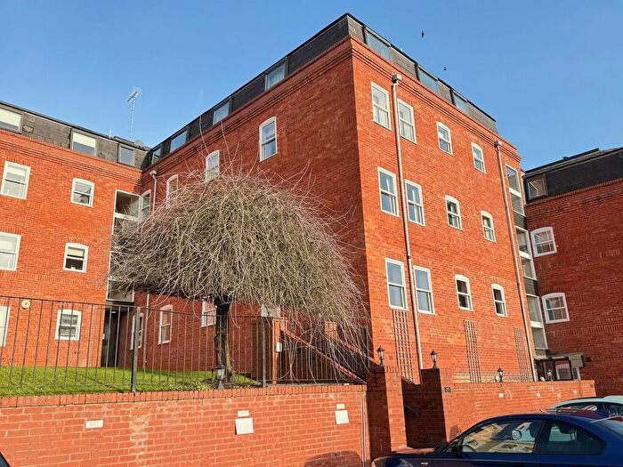 2 Bedroom Apartment For Sale In Kenilworth Hall, Kenilworth, CV8