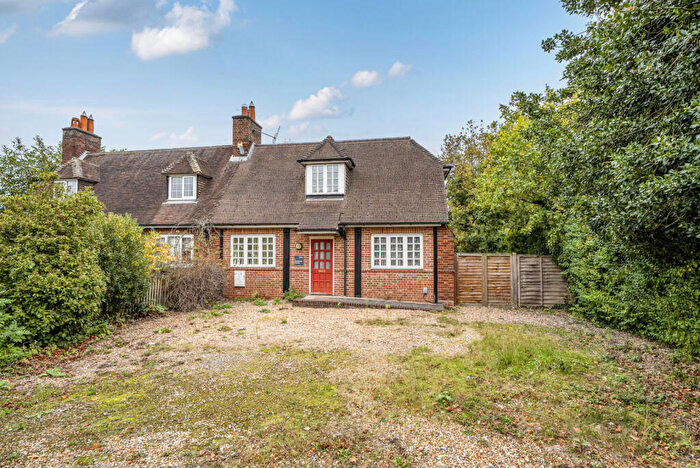 2 Bedroom Semi-Detached House For Sale In Northcourt Avenue, Reading, Berkshire, RG2