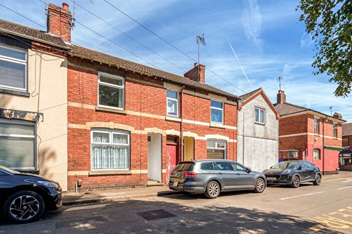 3 Bedroom Terraced House For Sale In Fuller Street, Kettering, NN16