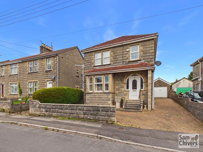 3 Bedroom Detached House For Sale In Dymboro Avenue, Midsomer Norton, BA3