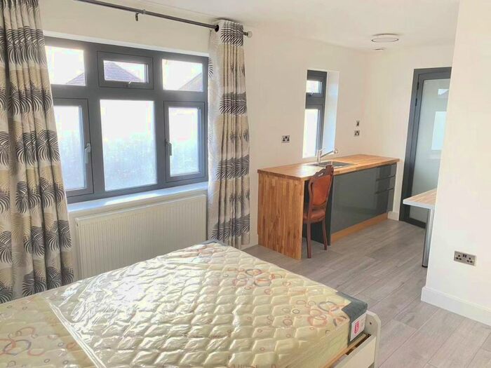 Studio To Rent In Saxon Drive, London, W3