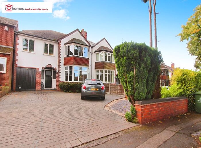 4 Bedroom Semi-Detached House For Sale In Princes Avenue, Walsall, WS1