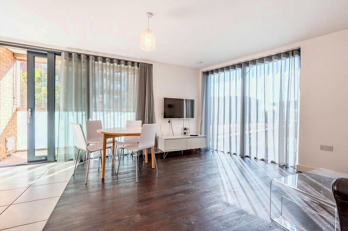 2 Bedroom Flat To Rent In Surrey Quays Road, Canada Water, London, SE16