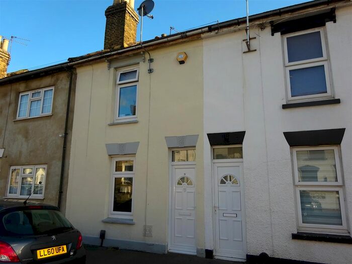 2 Bedroom Property To Rent In Montfort Road, Strood, Rochester ME2