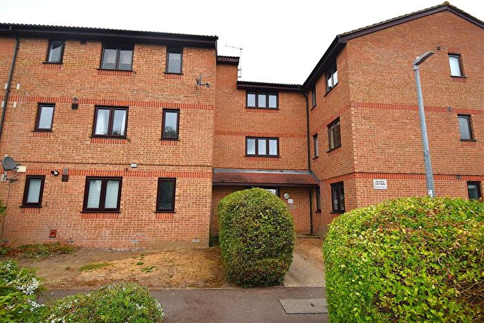 Studio For Sale In Steeple Close, Rochford, SS4