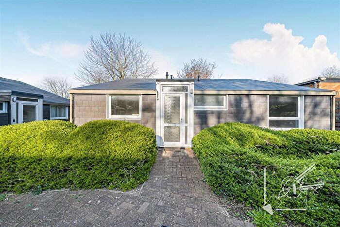 2 Bedroom Detached Bungalow To Rent In Knights Croft, New Ash Green, Longfield, DA3