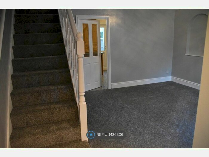 3 Bedroom Semi-Detached House To Rent In Edge Close, Sheffield, S6