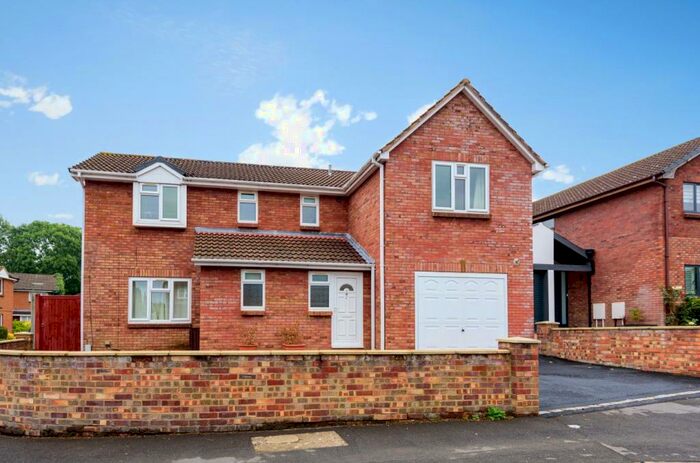 5 Bedroom Detached House For Sale In Merrow, Guildford, Surrey, GU4