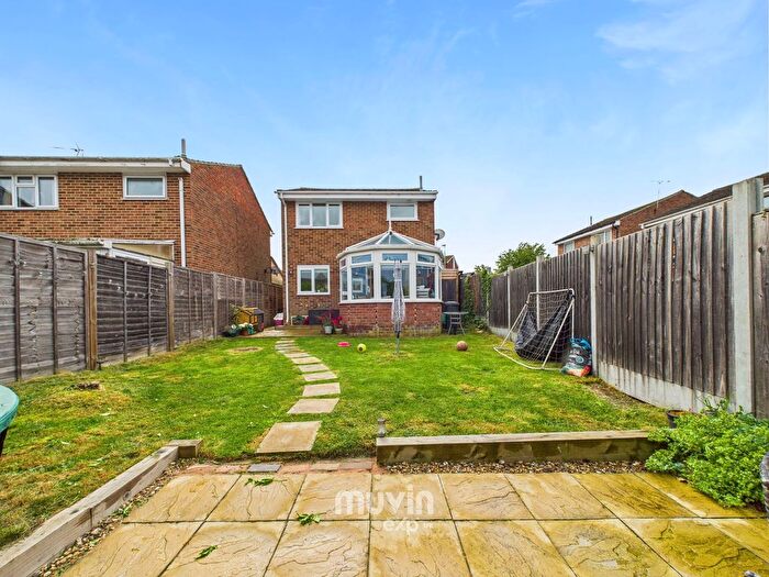 3 Bedroom Detached House For Sale In Mountbatten Road, Braintree, CM7
