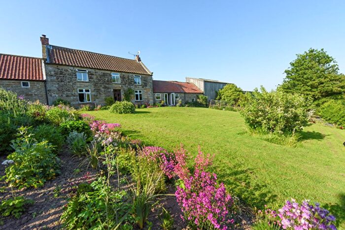 4 Bedroom Link Detached House For Sale In Guisborough Road, Ugthorpe, Whitby, YO21