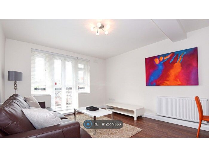 3 Bedroom Flat To Rent In Packington House, London, SW9