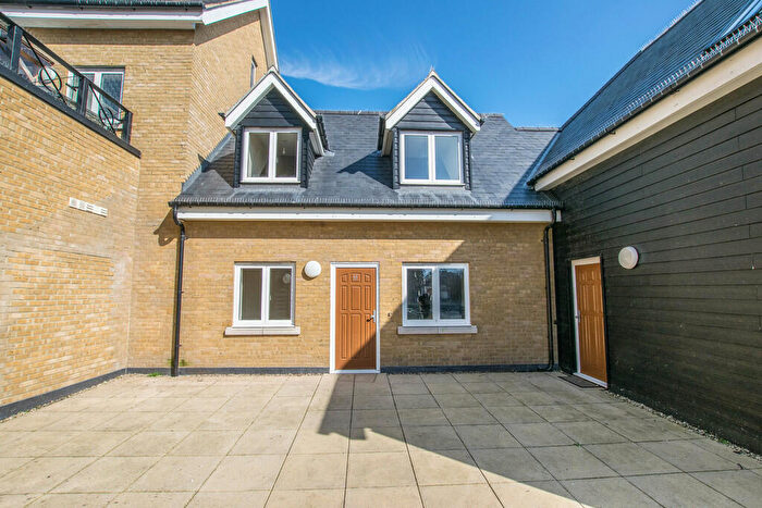 3 Bedroom Apartment To Rent In Brewery Road, Hoddesdon, EN11
