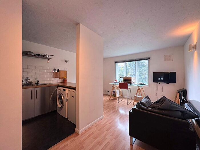 1 Bedroom Flat For Sale In Pavilion Way, Edgware, HA8
