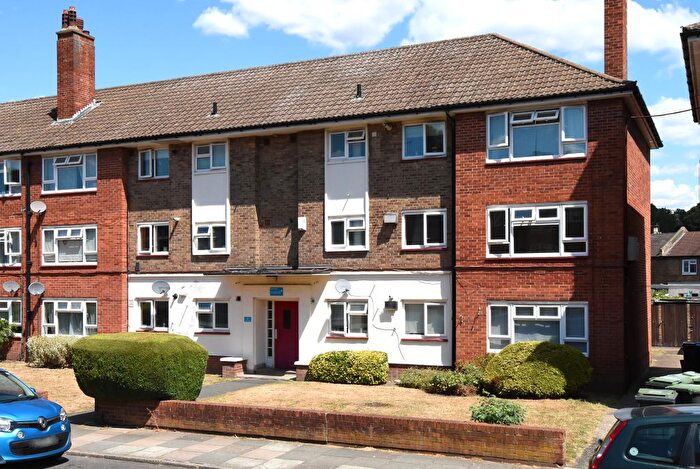 3 Bedroom Flat To Rent In Martins Road, Bromley, BR2