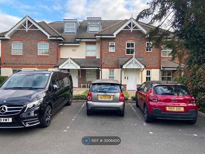2 Bedroom Flat To Rent In Bishops Drive, Feltham, TW14