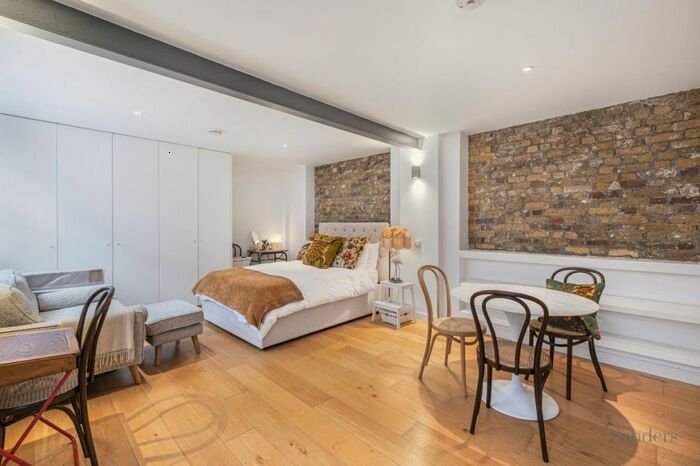 Studio To Rent In Buckingham Road, London, N1