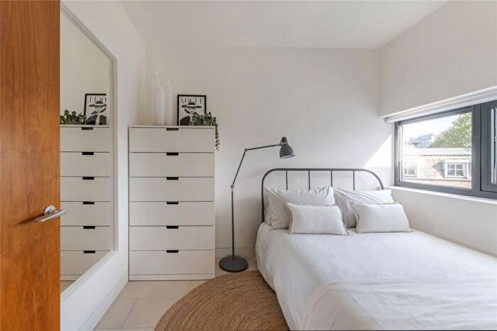 3 Bedroom Flat To Rent In Oval Road, London, NW1