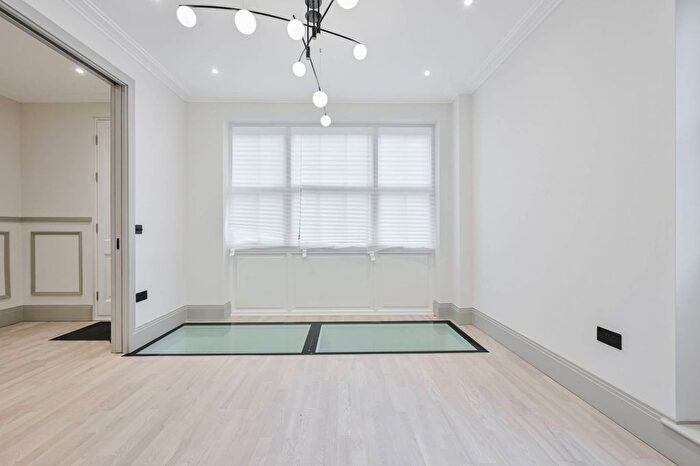 2 Bedroom Mews To Rent In Tale House, Bloomsbury, London, WC1N