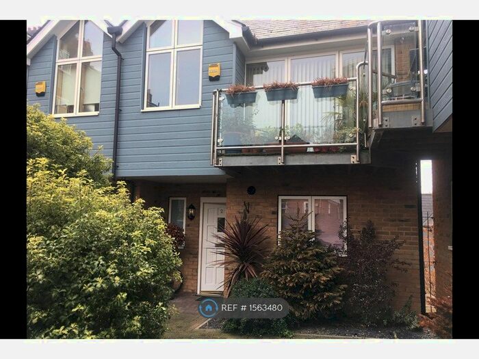 3 Bedroom Maisonette To Rent In Apsley Court, Ramsgate, CT11