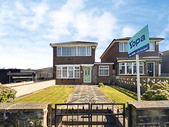 4 Bedroom Detached House For Sale In Eightlands Lane, Leeds, LS13