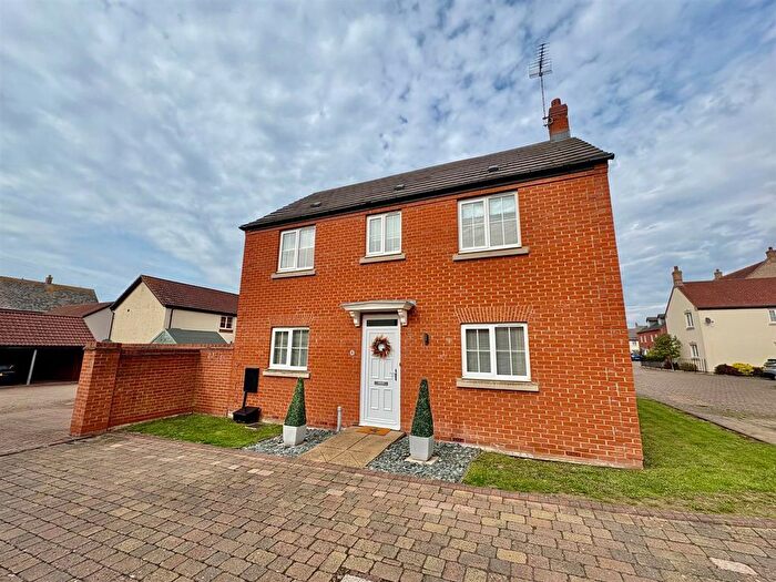 3 Bedroom Detached House For Sale In Knighton Close, Hampton Vale, Peterborough, PE7