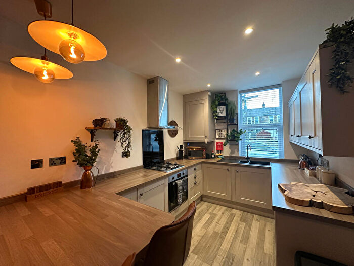 2 Bedroom Cottage To Rent In Hope Street, Worsthorne, BB10