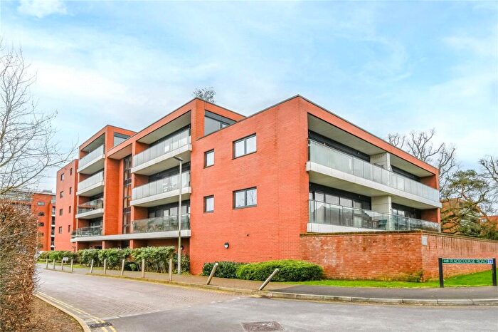 2 Bedroom Apartment For Sale In Racecourse Road, Newbury, Berkshire, RG14