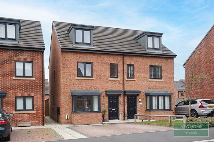 3 Bedroom Semi-Detached House For Sale In Keepers Rise, Hemsworth, Pontefract, WF9