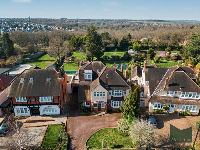 6 Bedroom Detached House For Sale In The Chine, Grange Park, N21