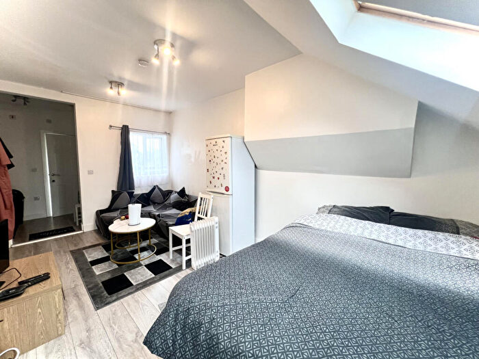 Studio To Rent In Shrubbery Road, Edmonton, N9