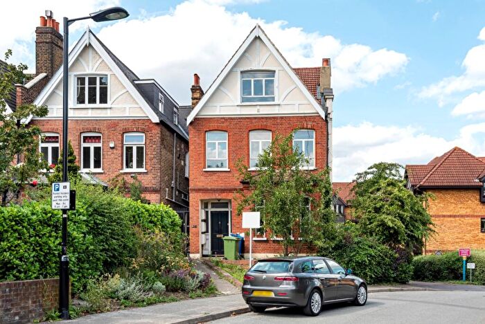 2 Bedroom Apartment To Rent In Grove Park London, SE5