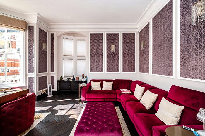 2 Bedroom Flat For Sale In Aldford Street, Mayfair, London, W1K