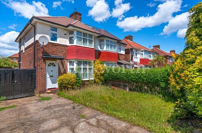 3 Bedroom Semi-Detached House For Sale In Cleveland Gardens, London, NW2