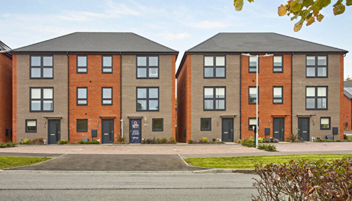 3 Bedroom Town House For Sale In Dee Road, Tilehurst, Reading, RG30