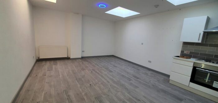 Studio To Rent In Leeds Road, Bradford BD3