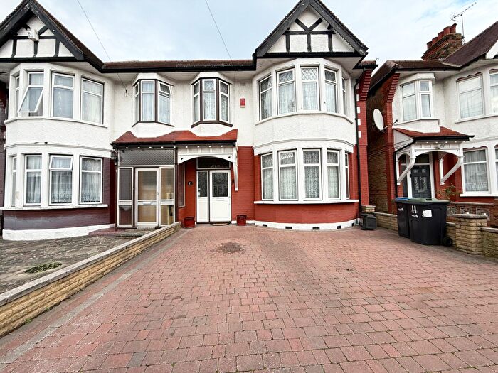 4 Bedroom Semi-Detached House To Rent In Norfolk Avenue, London, N13