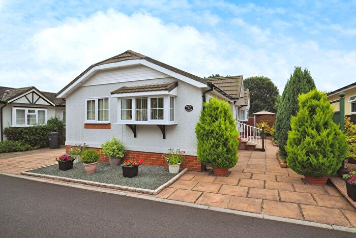 2 Bedroom Mobile/park Home For Sale In Canada Road, West Wellow, Romsey, Hampshire, SO51