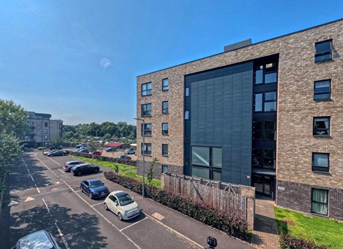 2 Bedroom Flat For Sale In /, Haggs Gate, Shawlands, G41