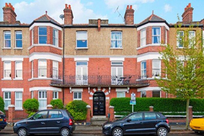 3 Bedroom Flat To Rent In Alwyne Road, London, SW19