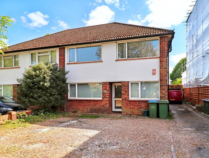 2 Bedroom Ground Maisonette To Rent In Queens Road, Walton-On-Thames, Surrey, KT12