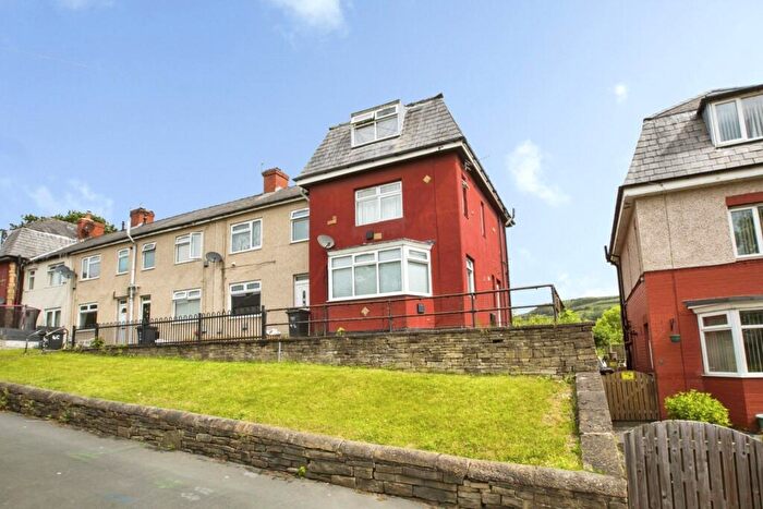 5 Bedroom End Of Terrace House For Sale In Ovenden Way, Halifax, West Yorkshire, HX3