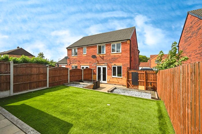 3 Bedroom Semi Detached House For Sale In Masefield Avenue, Holmewood, Chesterfield, S42