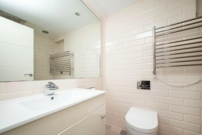 3 Bedroom Flat To Rent In Nether Street, London, N3