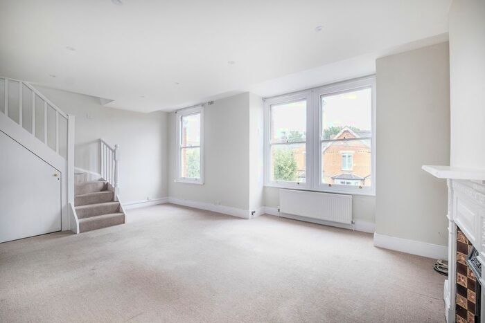2 Bedroom Flat To Rent In Montague Road, London, SW19