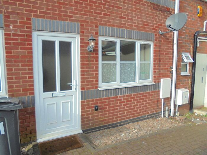 2 Bedroom Flat To Rent In High Street, Cradley Heath, B64