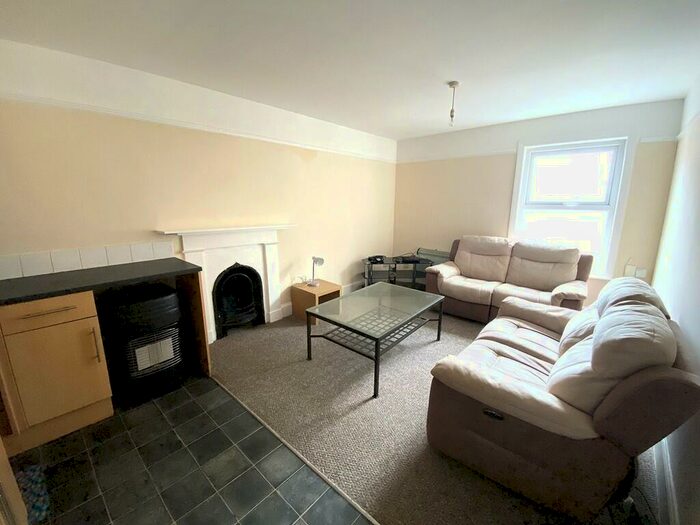 1 Bedroom Flat To Rent In Osborne Road, Southsea, PO5