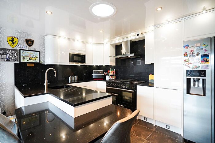 3 Bedroom Detached Bungalow For Sale In High Lane, Ridgeway, S12