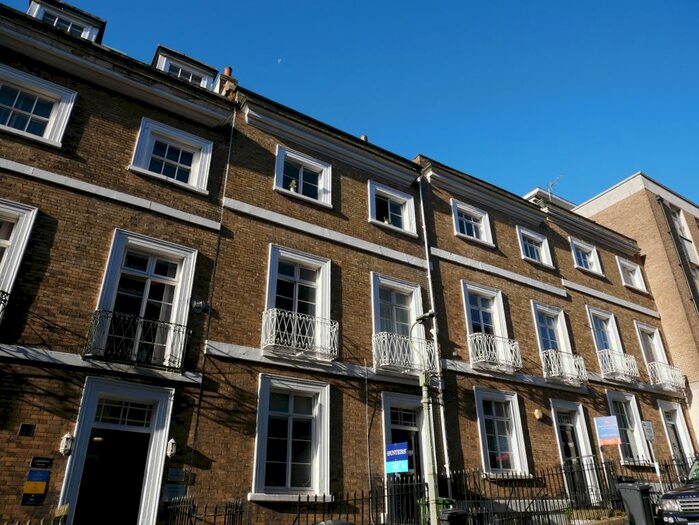 1 Bedroom Flat To Rent In Northernhay Place, Exeter, EX4