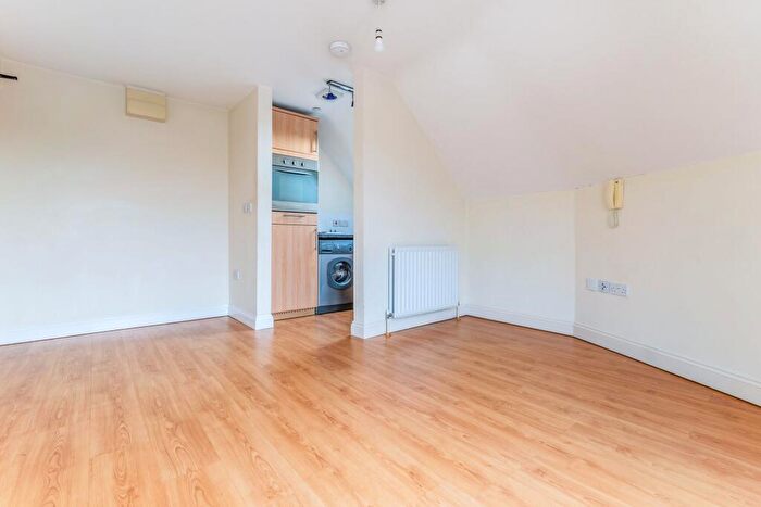 Studio To Rent In Home Farm House, Springfield Road, Horsham, RH12